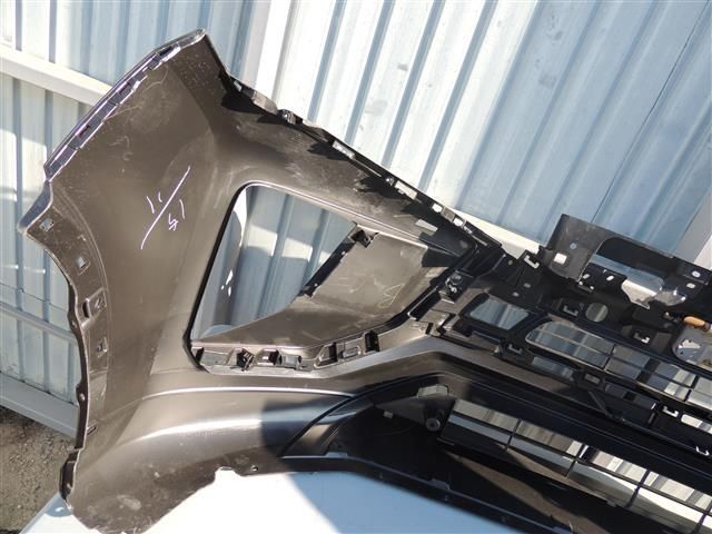 bontott MITSUBISHI ECLIPSE CROSS Első Lökhárító (Részeivel)