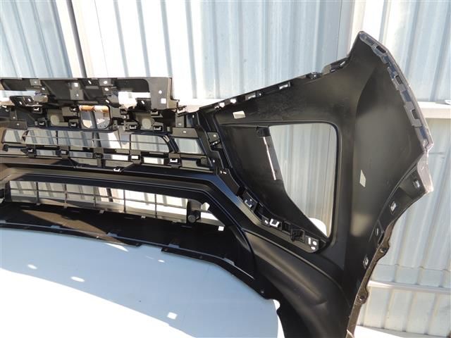 bontott MITSUBISHI ECLIPSE CROSS Első Lökhárító (Részeivel)