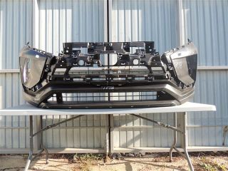 bontott MITSUBISHI ECLIPSE CROSS Első Lökhárító (Részeivel)