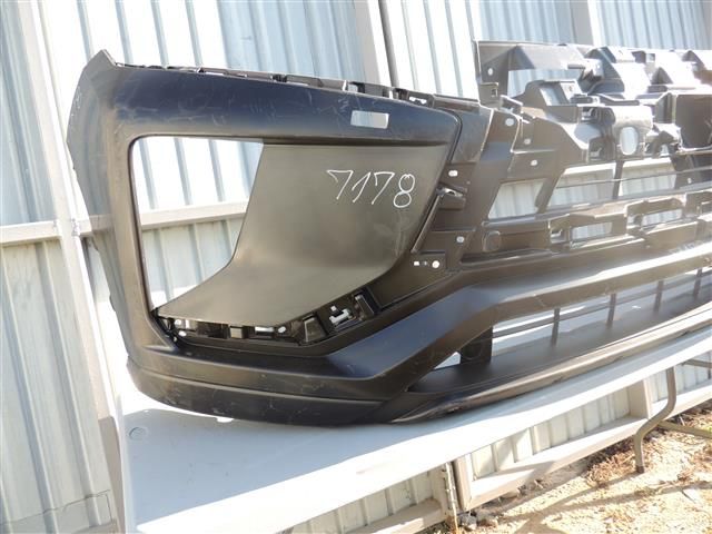 bontott MITSUBISHI ECLIPSE CROSS Első Lökhárító (Részeivel)