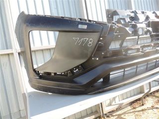 bontott MITSUBISHI ECLIPSE CROSS Első Lökhárító (Részeivel)