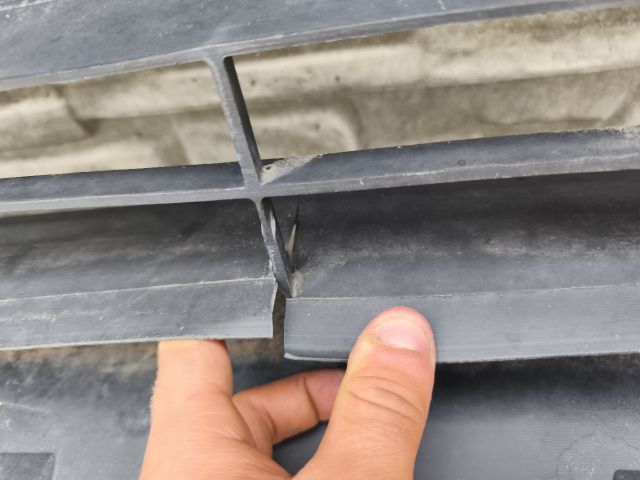 bontott MITSUBISHI ECLIPSE CROSS Első Lökhárító (Részeivel)