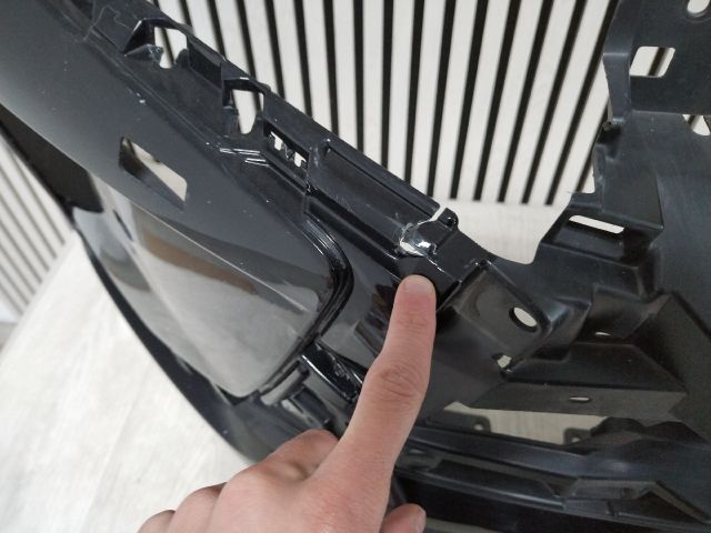 bontott MITSUBISHI ECLIPSE CROSS Első Lökhárító (Üresen)