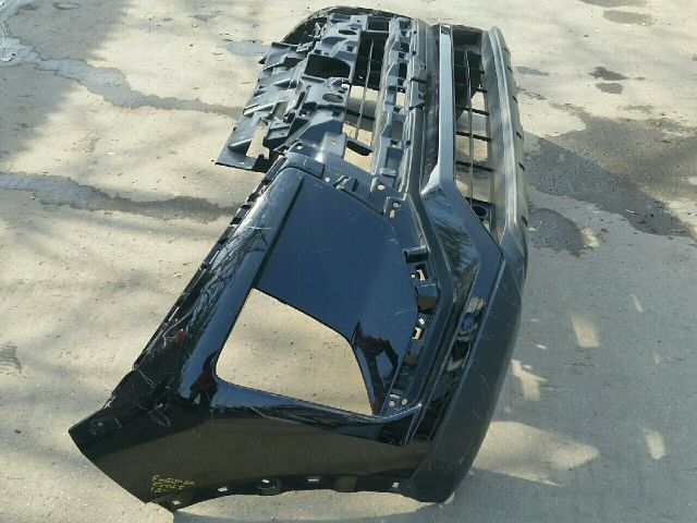 bontott MITSUBISHI ECLIPSE CROSS Első Lökhárító (Üresen)