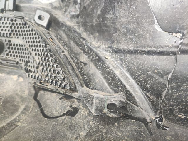 bontott MITSUBISHI ECLIPSE CROSS Első Lökhárító (Üresen)