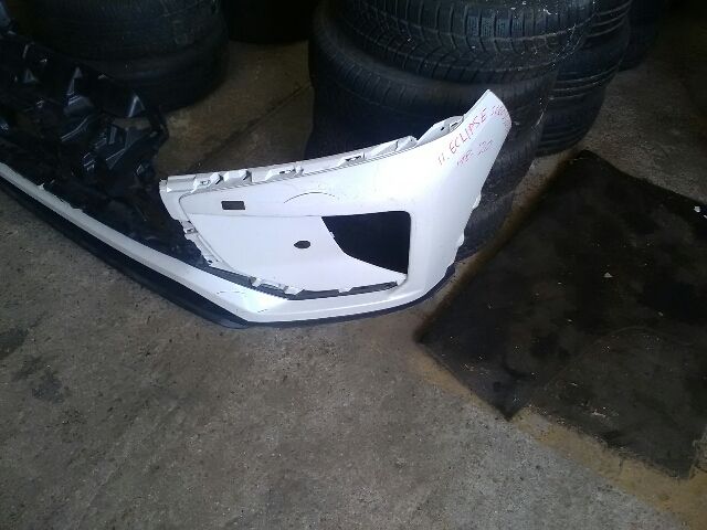 bontott MITSUBISHI ECLIPSE CROSS Első Lökhárító (Üresen)