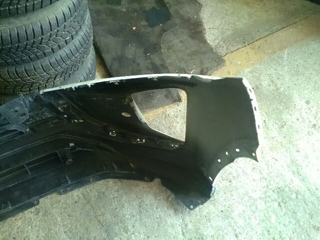 bontott MITSUBISHI ECLIPSE CROSS Első Lökhárító (Üresen)