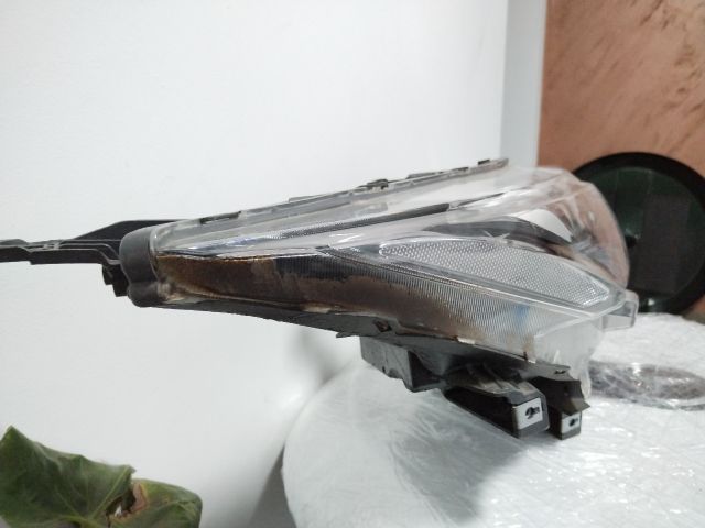 bontott MITSUBISHI ECLIPSE CROSS Jobb Fényszóró