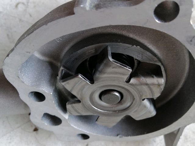 bontott MITSUBISHI GALANT Vízpumpa