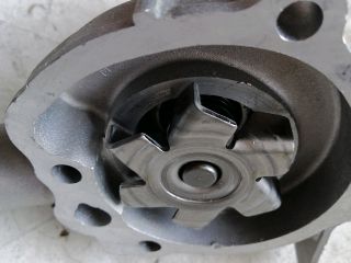 bontott MITSUBISHI GALANT Vízpumpa