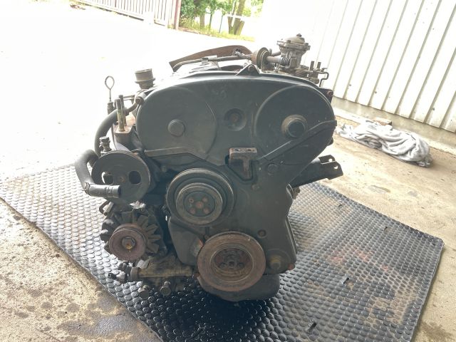 bontott MITSUBISHI GALANT Komplett Motor (Segédberendezésekkel)