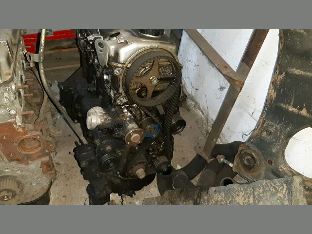bontott MITSUBISHI GALANT Motor (Fűzött blokk hengerfejjel)