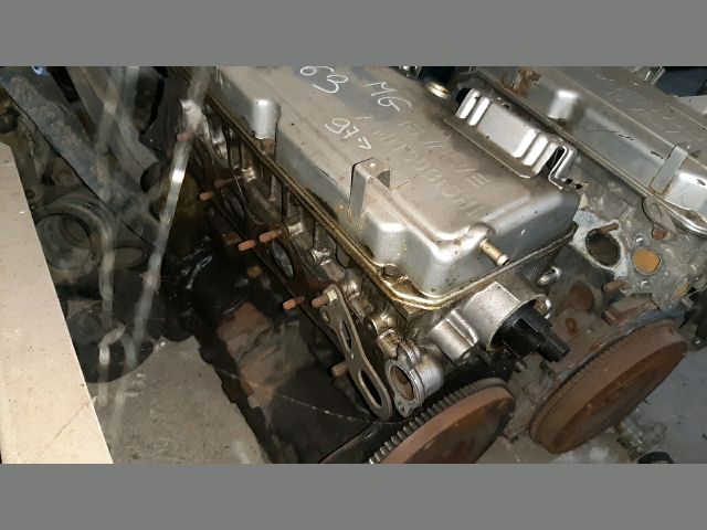 bontott MITSUBISHI GALANT Motor (Fűzött blokk hengerfejjel)