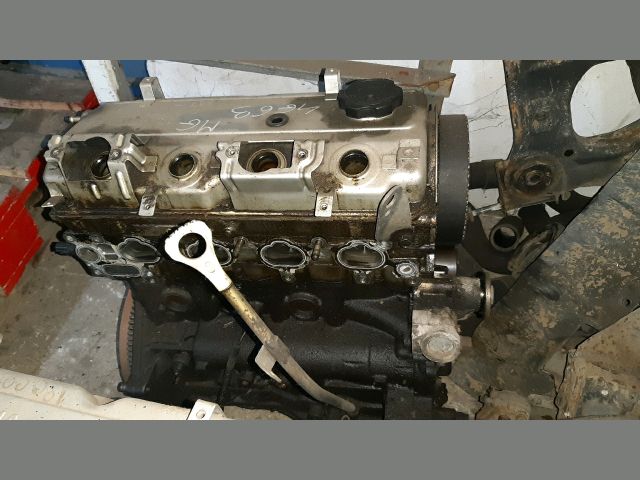 bontott MITSUBISHI GALANT Motor (Fűzött blokk hengerfejjel)