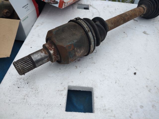 bontott MITSUBISHI GALANT Bal Féltengely