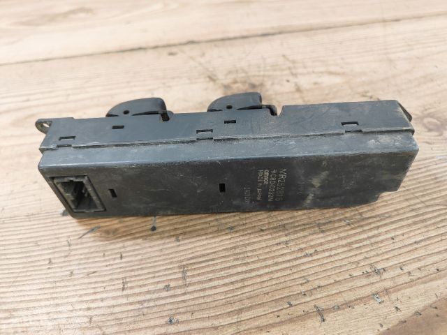 bontott MITSUBISHI GALANT Ablakemelő Kapcsoló Négyes / Kettes