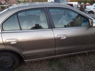 bontott MITSUBISHI GALANT Bal első Ajtó (Részeivel)