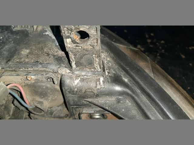 bontott MITSUBISHI GALANT Bal Fényszóró