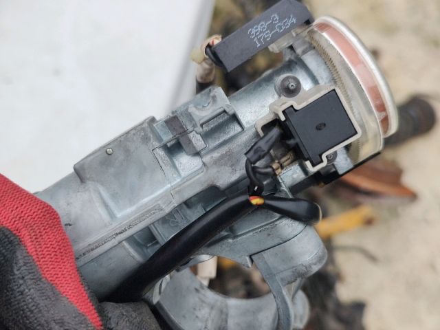 bontott MITSUBISHI GALANT Gyújtáskapcsoló Ház