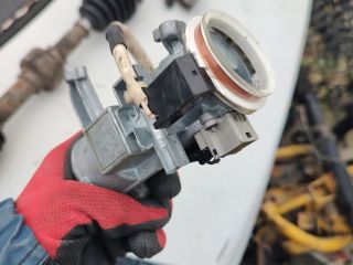 bontott MITSUBISHI GALANT Gyújtáskapcsoló Ház