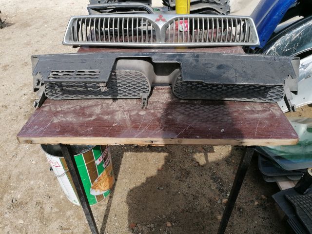 bontott MITSUBISHI GALANT Hűtőrács