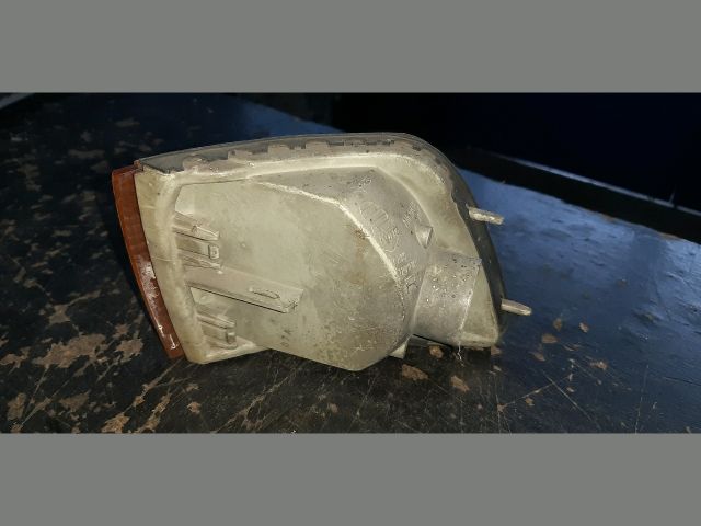 bontott MITSUBISHI GALANT Jobb első Irányjelző