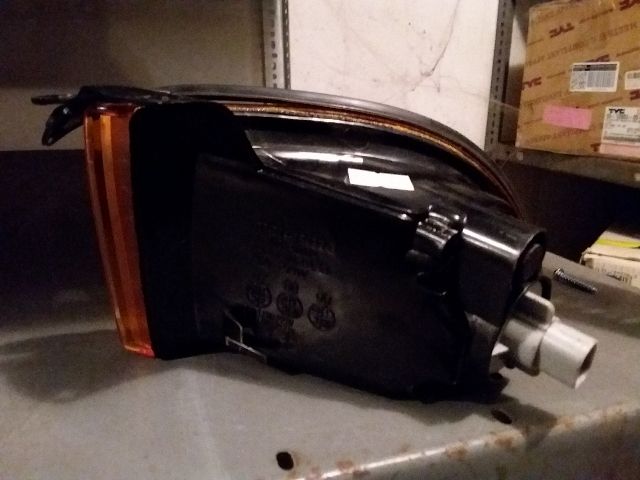 bontott MITSUBISHI GALANT Jobb első Irányjelző