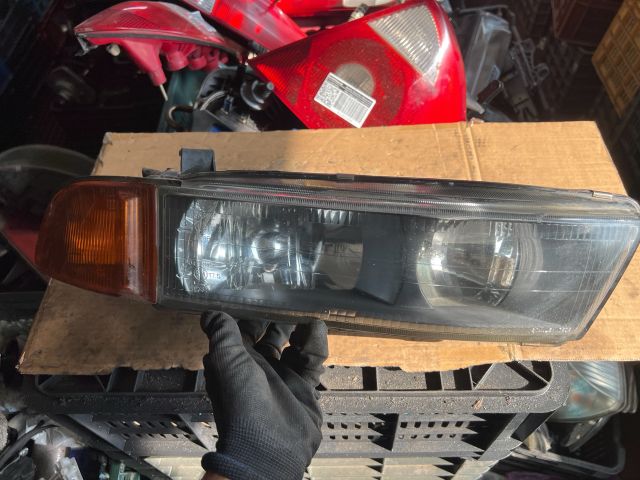 bontott MITSUBISHI GALANT Jobb Fényszóró