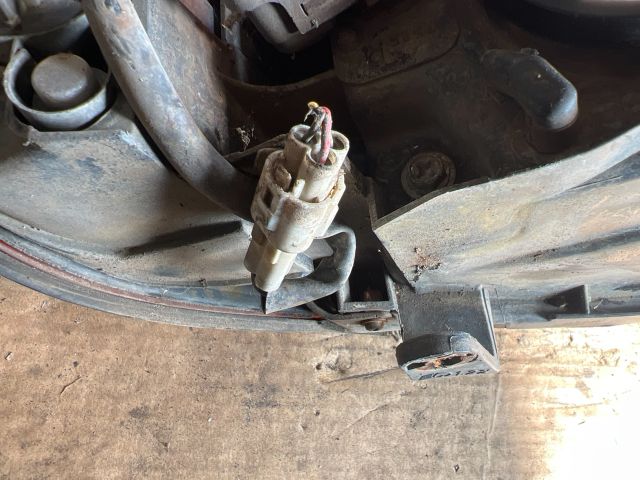 bontott MITSUBISHI GALANT Jobb Fényszóró