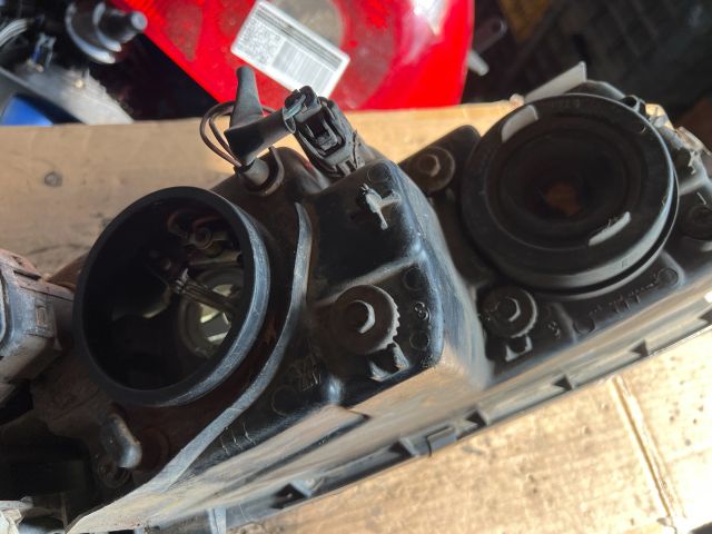 bontott MITSUBISHI GALANT Jobb Fényszóró