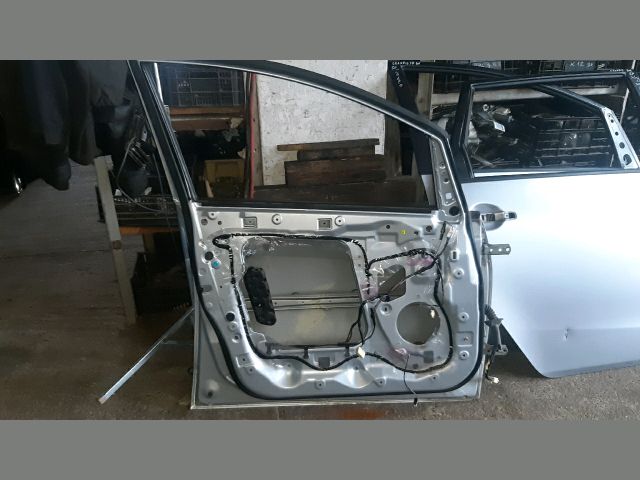 bontott MITSUBISHI GRANDIS Bal első Ajtó (Üres lemez)