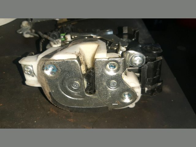 bontott MITSUBISHI GRANDIS Bal első Ajtózár