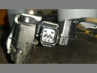 bontott MITSUBISHI GRANDIS Bal első Ajtózár