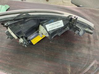 bontott MITSUBISHI GRANDIS Bal Fényszóró