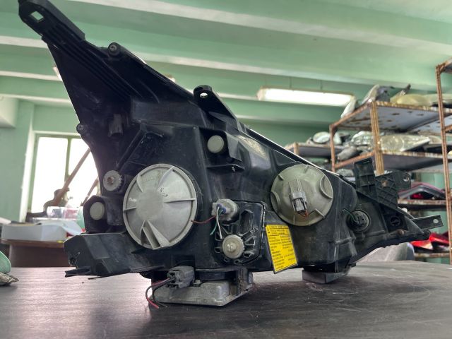 bontott MITSUBISHI GRANDIS Bal Fényszóró