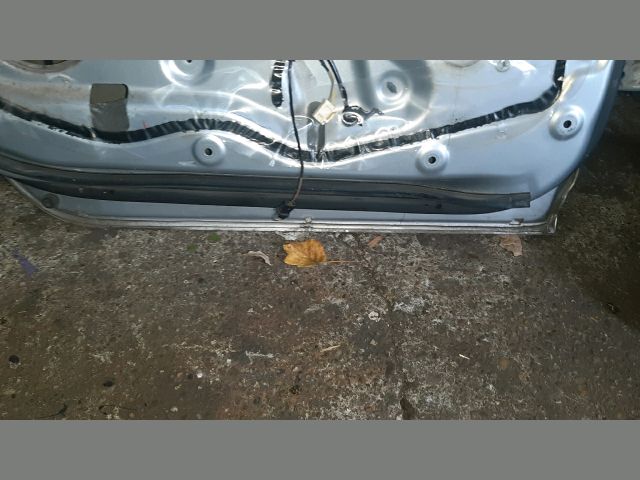 bontott MITSUBISHI GRANDIS Bal hátsó Ajtó (Üres lemez)