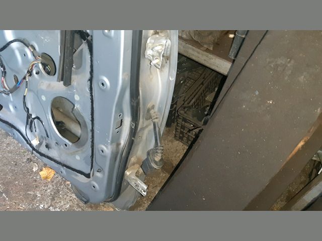 bontott MITSUBISHI GRANDIS Bal hátsó Ajtó (Üres lemez)