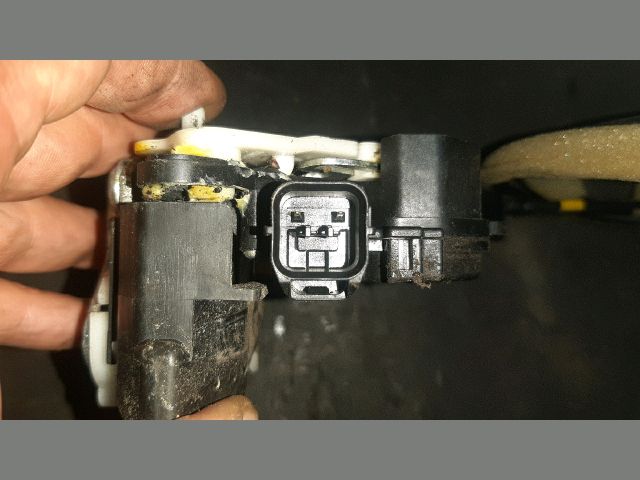 bontott MITSUBISHI GRANDIS Bal hátsó Ajtózár