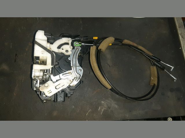 bontott MITSUBISHI GRANDIS Bal hátsó Ajtózár