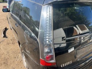 bontott MITSUBISHI GRANDIS Bal Hátsó Lámpa
