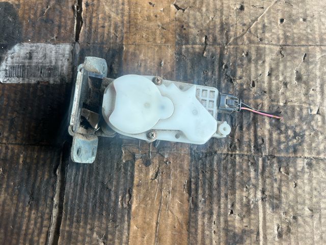 bontott MITSUBISHI GRANDIS Csomagtérajtó Zárszerkezet