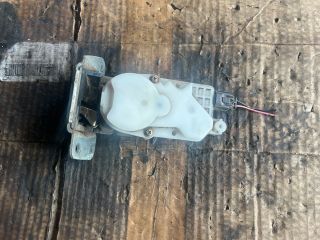 bontott MITSUBISHI GRANDIS Csomagtérajtó Zárszerkezet