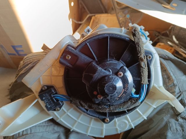 bontott MITSUBISHI GRANDIS Fűtőmotor (Klímás)