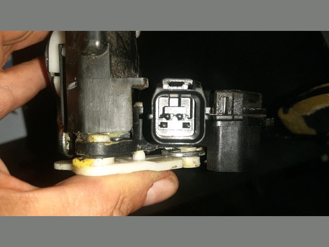 bontott MITSUBISHI GRANDIS Jobb hátsó Ajtózár