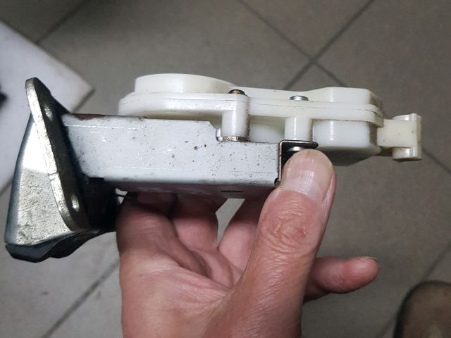 bontott MITSUBISHI GRANDIS Központizár Motor Csomagtérajtó