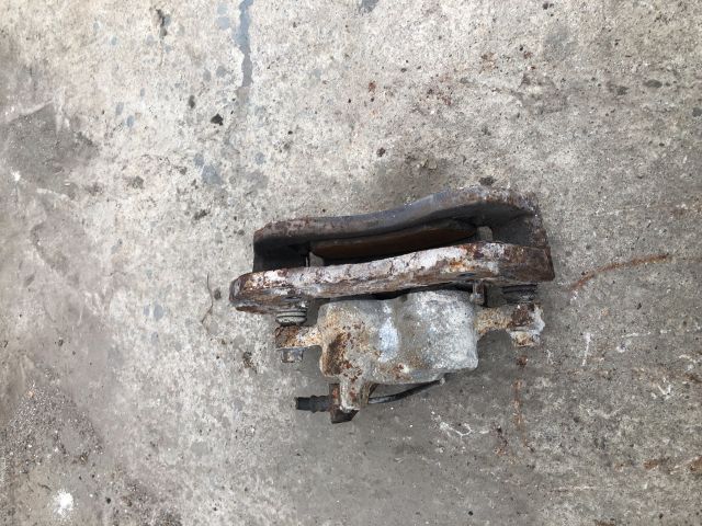 bontott MITSUBISHI L 200 Bal első Féknyereg Munkahengerrel