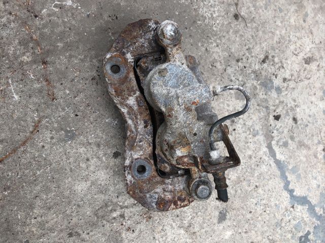 bontott MITSUBISHI L 200 Bal első Féknyereg Munkahengerrel