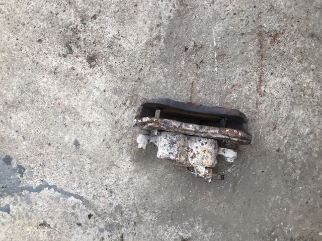 bontott MITSUBISHI L 200 Jobb első Féknyereg Munkahengerrel