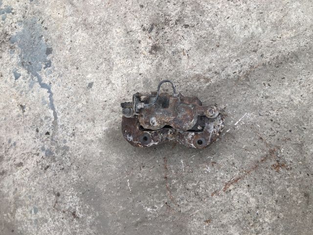 bontott MITSUBISHI L 200 Jobb első Féknyereg Munkahengerrel