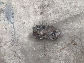 bontott MITSUBISHI L 200 Jobb első Féknyereg Munkahengerrel